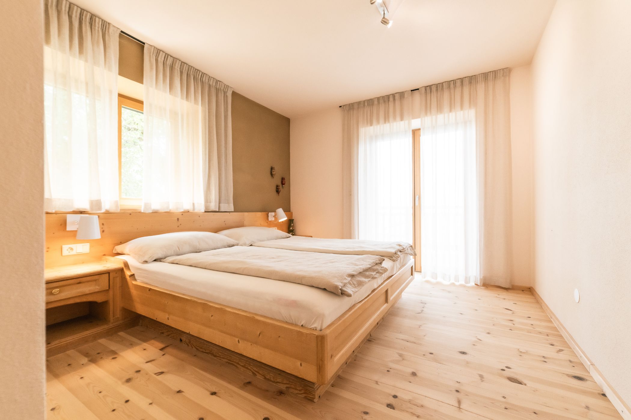 Natürliche Materialien für gesundes Wohnklima in unseren Nachhaltigen Ferienapartments