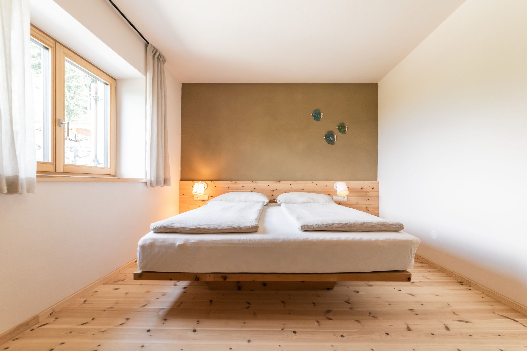 Helles Doppelbettzimmer im Ferienapartment bei Brixen